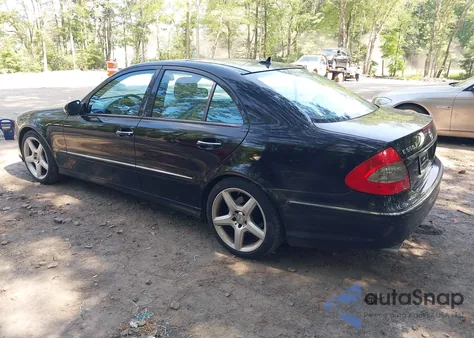 2008 Mercedes-Benz E 550 z USA, uszkodzony, nr VIN WDBUF72X68B259853